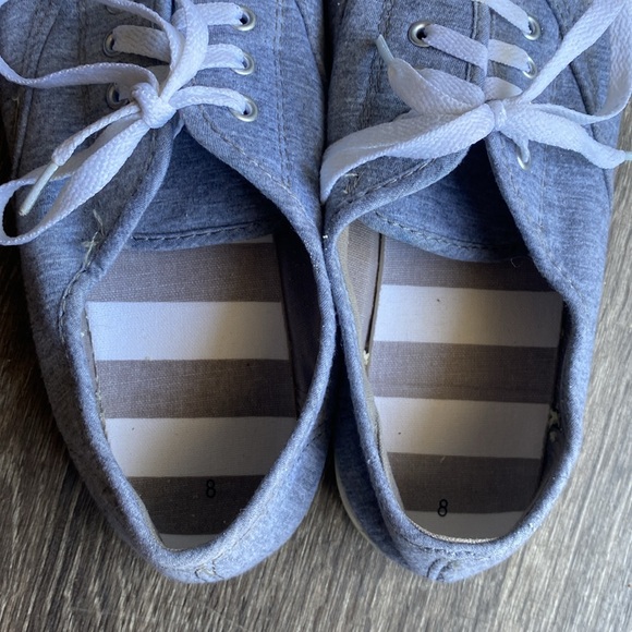 Gray and white flat sneakers shoes - Picture 4 of 17